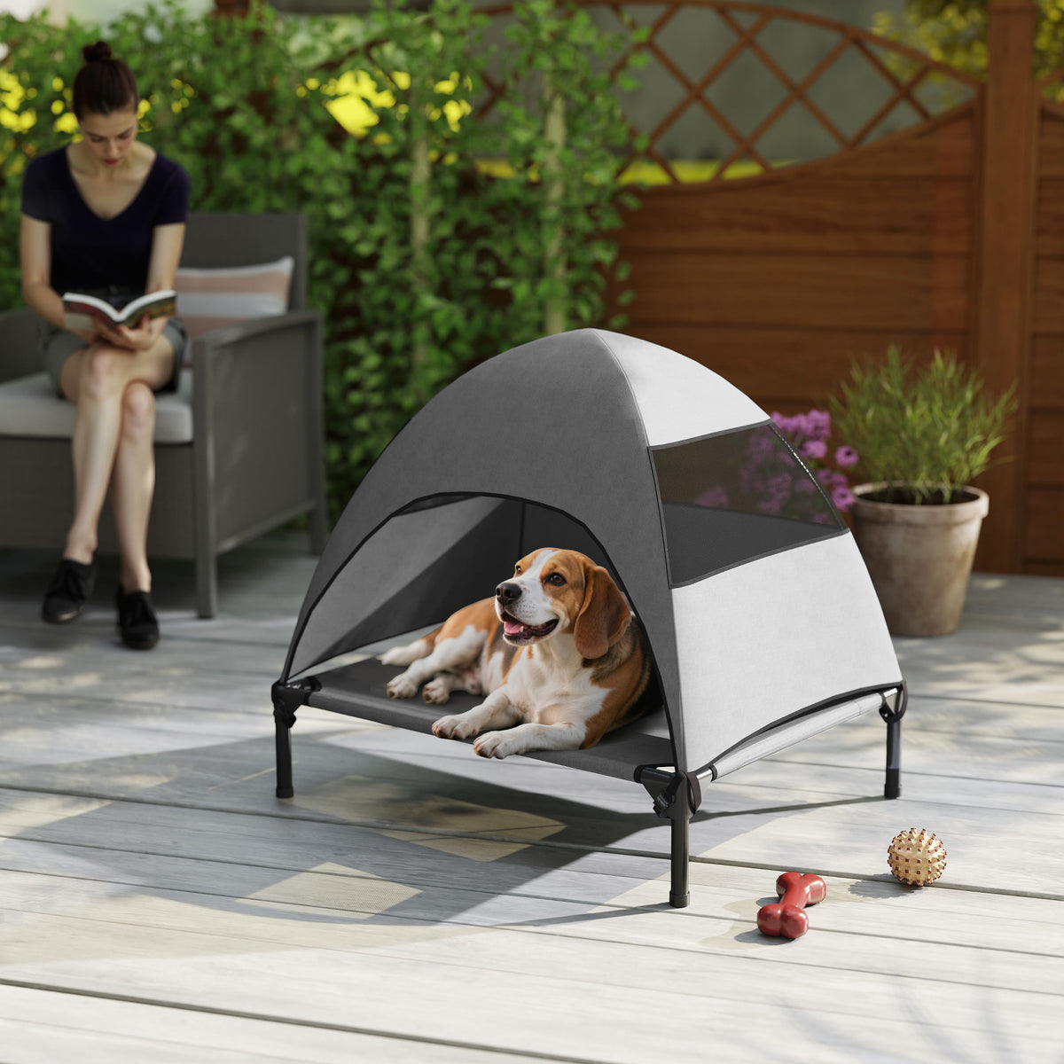 PawHut Hundeliege Outdoor mit Dach, Erhöhtes Hundebett für Mittelgroße Hunde, 76 x 61 x 71cm, Hellgrau