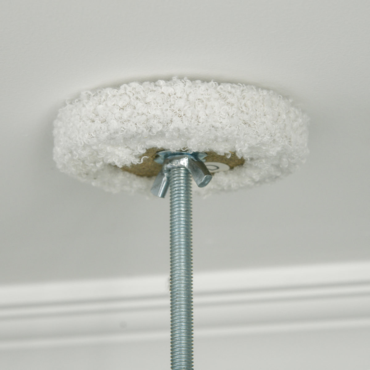 PawHut Katzenbaum an der Decke mit Höhenverstellbarem Pfosten von 225-255 cm, Ball und Plattformen, Weiß