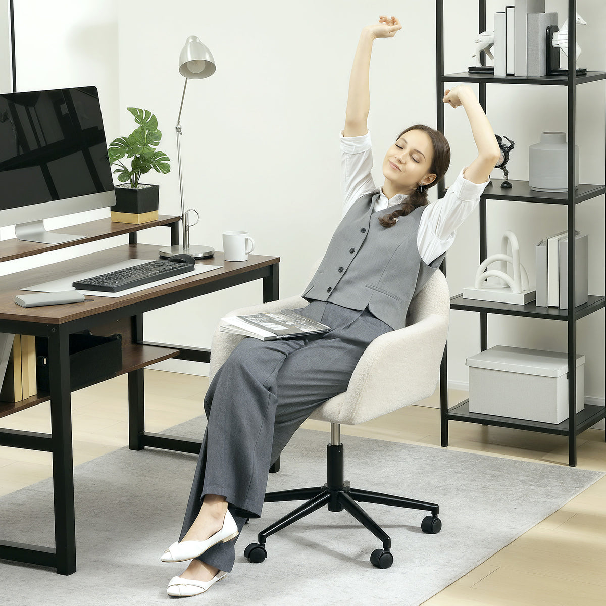 HOMCOM Drehbarer Bürostuhl mit Rollen, Schreibtischstuhl, Fleece-Stoff, Schaumstoff, höhenverstellbar, Homeoffice, Cremeweiß