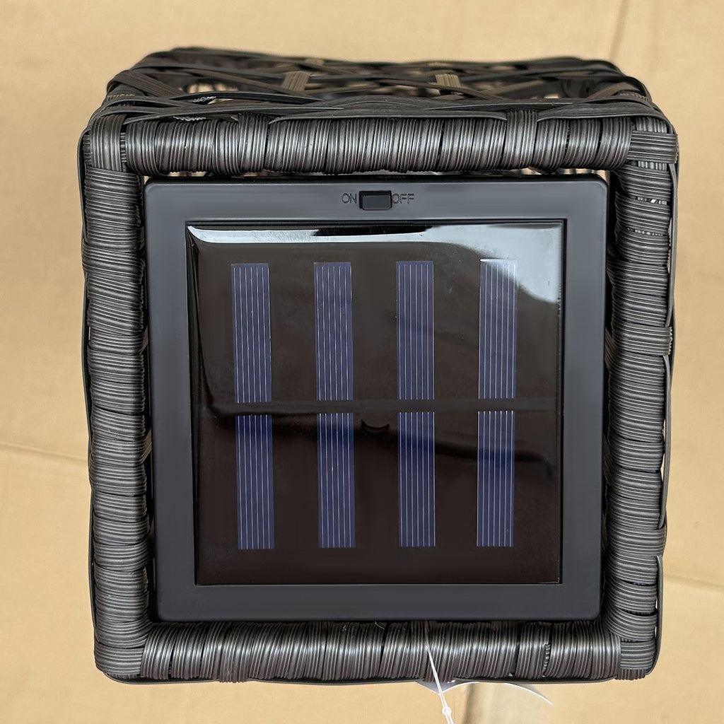 Outsunny Rattan Außenleuchte, Solar Gartenlampe, Einschaltautomatik, LED, wetterfest, Metallrahmen, 20 x 20 x 68cm, Grau