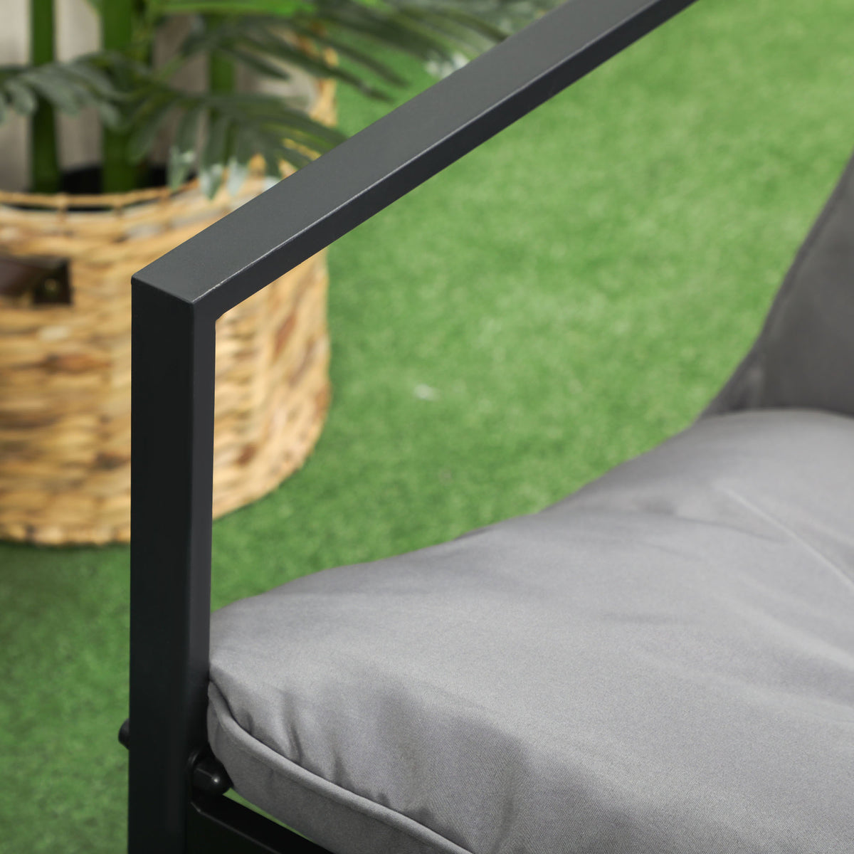 Outsunny Gartenmöbel-Set, 1 Glastisch, 2 Sessel. 1 Sofa, wetterbeständig,114 cm x 70 cm x 67 cm, Grau+Schwarz