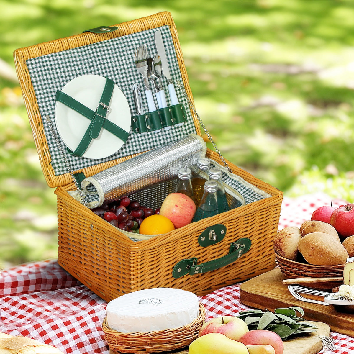 Outsunny Picknickkorb aus Weidenholz Picknickkoffer für 2 Personen mit Isoliert Kühlfach Besteck Set Hellbraun