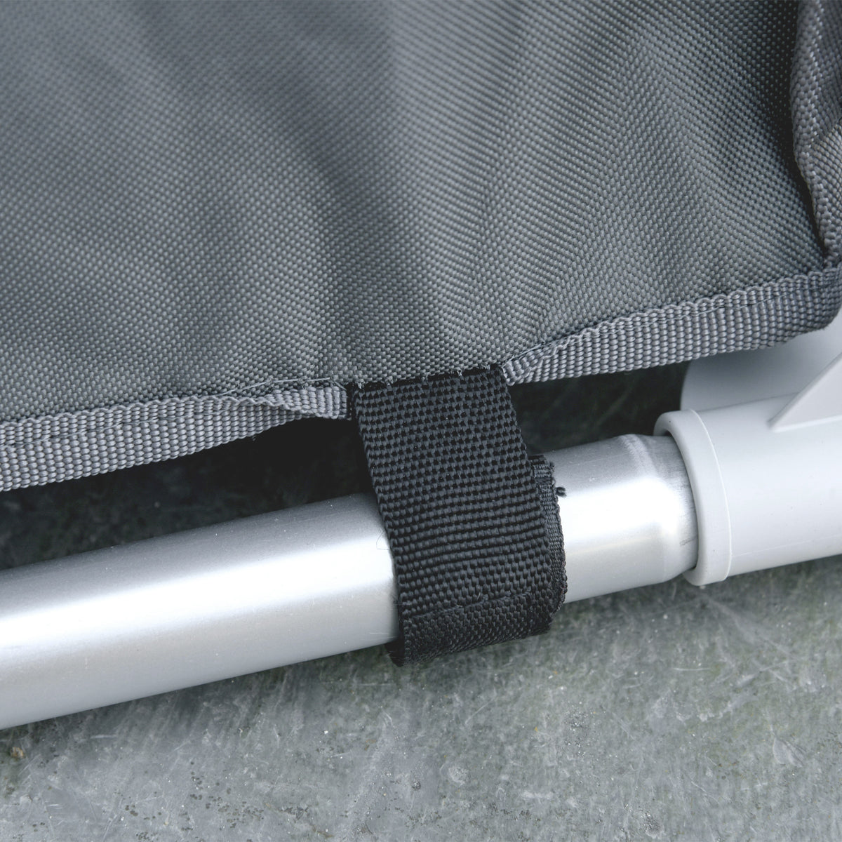 Outsunny Campingschrank faltbar Küchenbox tragbar mit Arbeitsplatte Tragetasche 3 Ablagen 600D Oxford Stoff Grau 60 x 50 x 104,5 cm