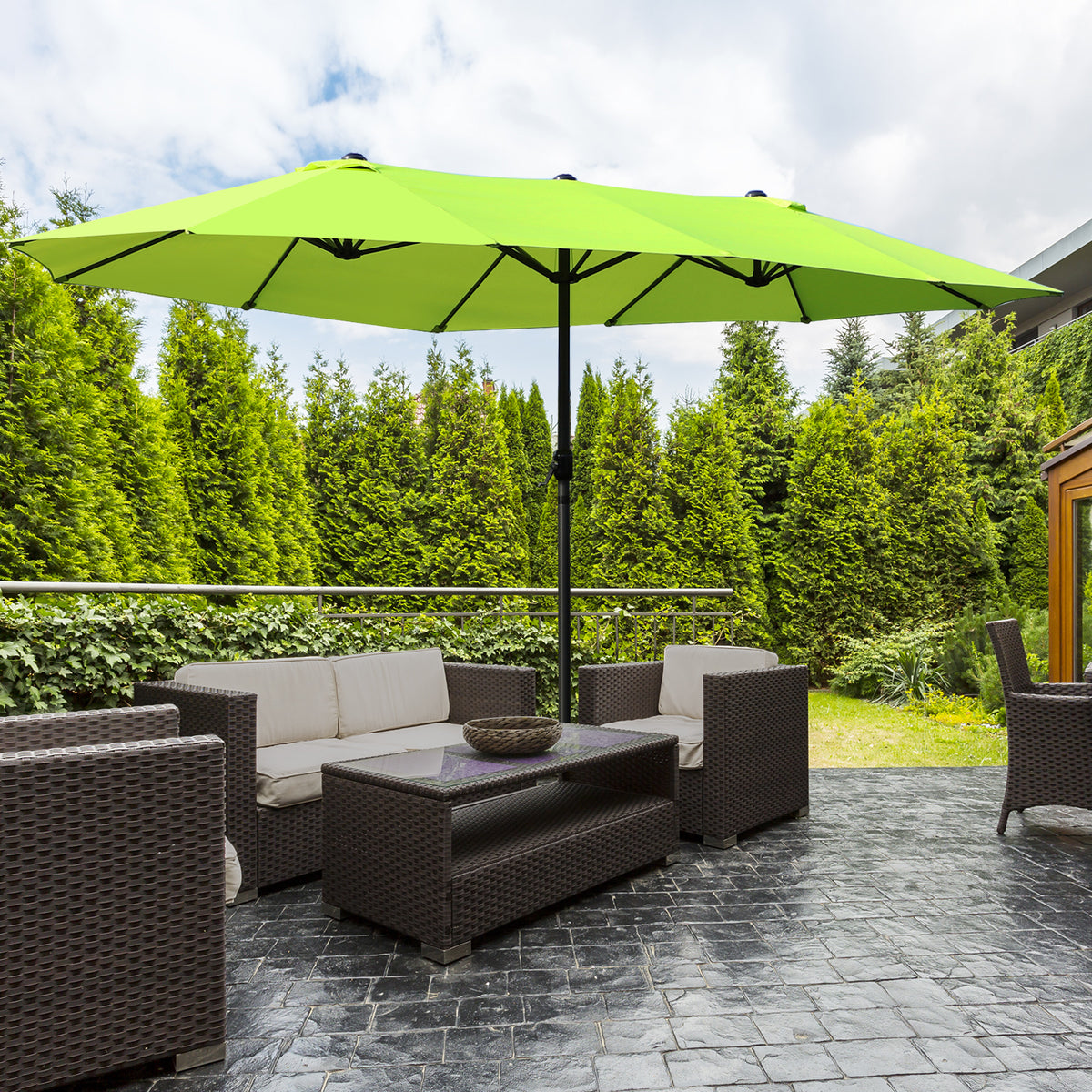 Outsunny Doppelsonnenschirm 455 x 270 cm Gartenschirm mit Handkurbel oval stabil Metallstange Marktschirm Doppelsonnenschirm Terrassenschirm Sonnenschutz für Strand Balkon Terrasse Garten Grün