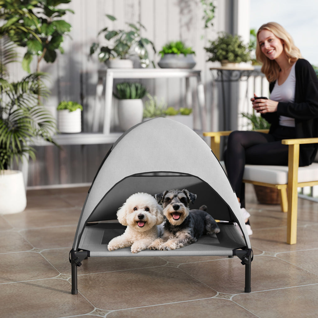 PawHut Hundeliege Outdoor mit Dach, Erhöhtes Hundebett für Mittelgroße Hunde, 76 x 61 x 71cm, Hellgrau